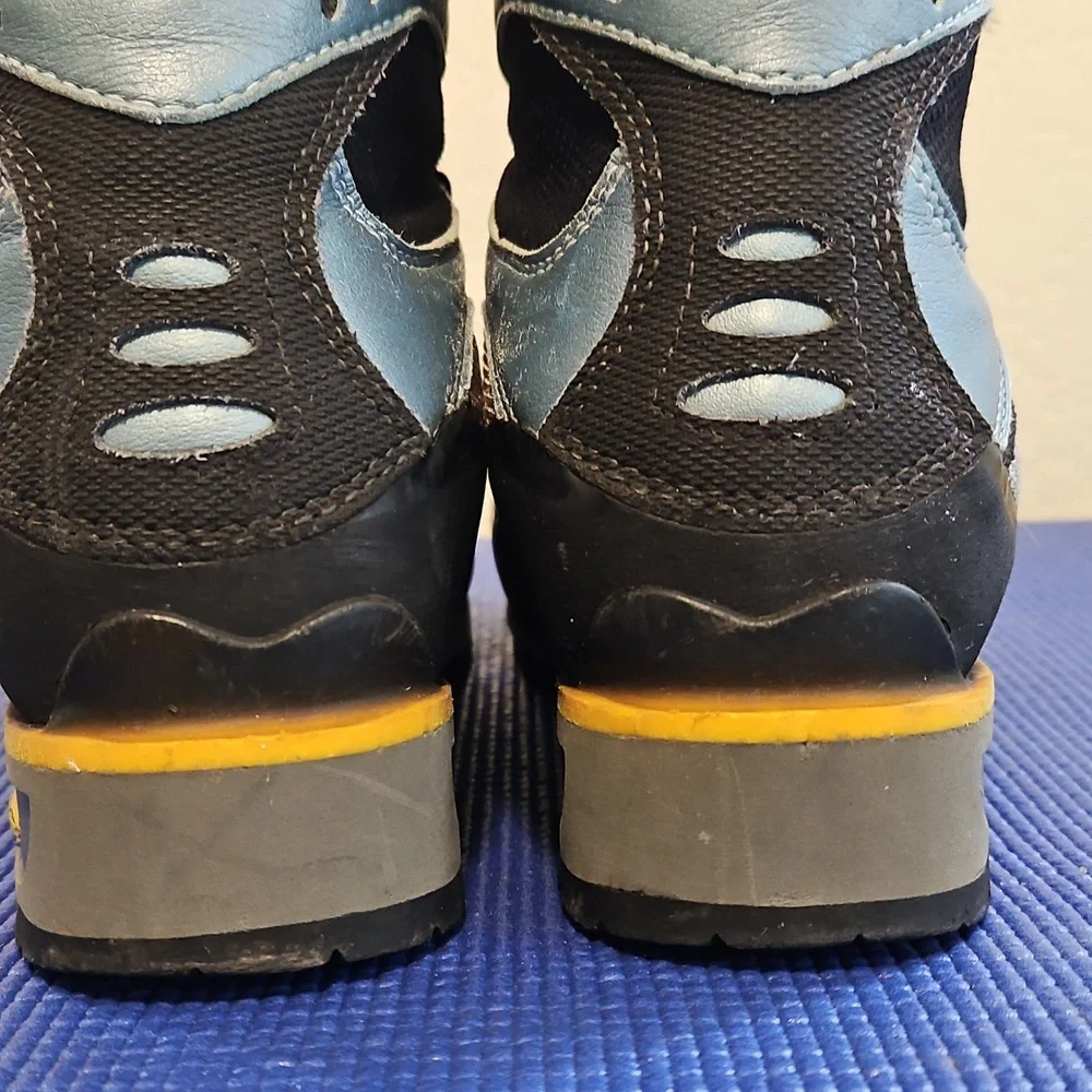 La Sportiva Hiking Boots, Size 7.5+ - Picture 11 of 16